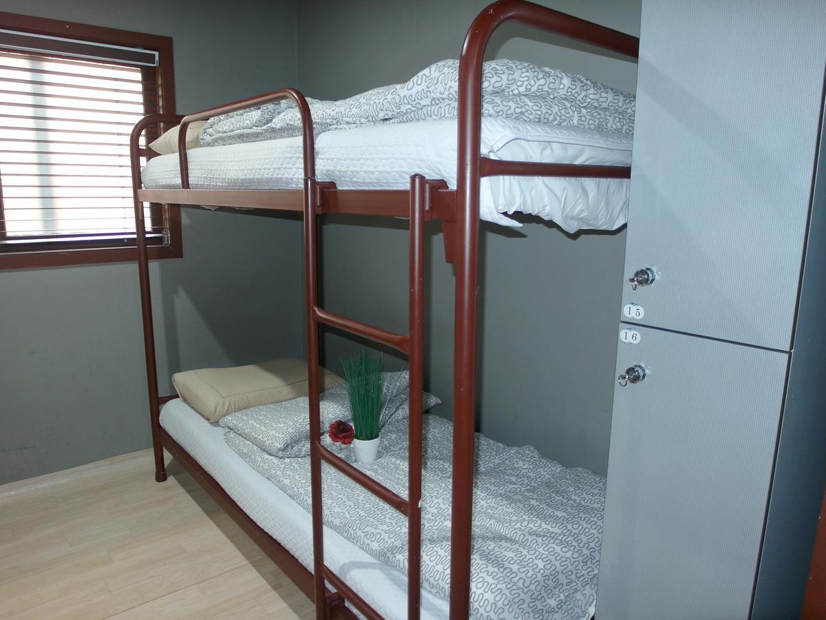 Fnstay Muslim Friendly Guesthouse โซล ภายนอก รูปภาพ