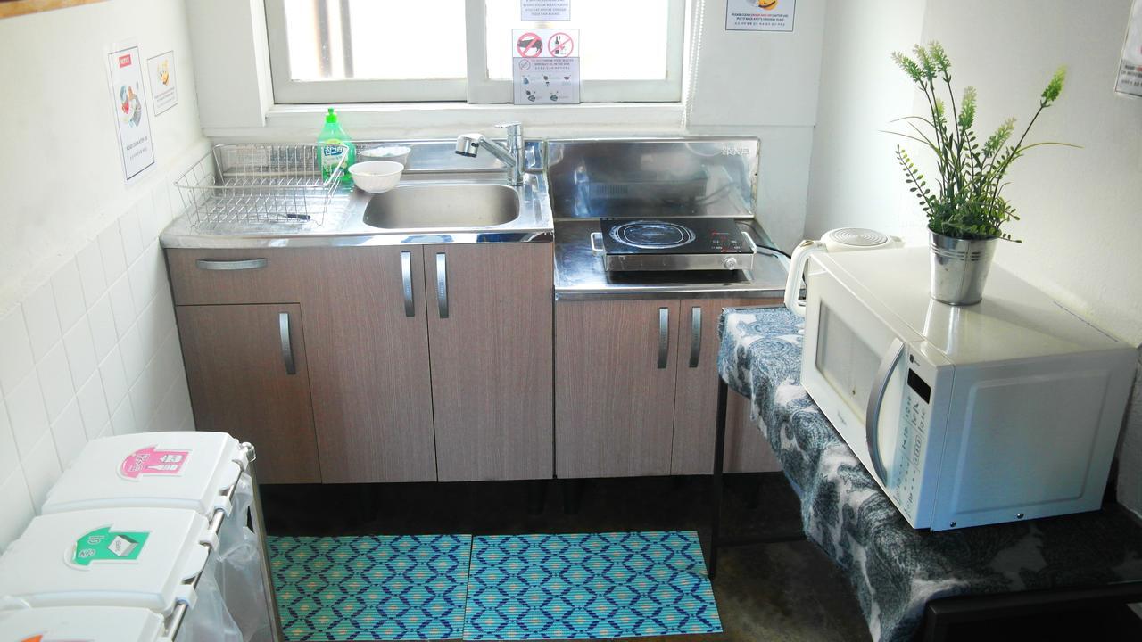 Fnstay Muslim Friendly Guesthouse โซล ภายนอก รูปภาพ